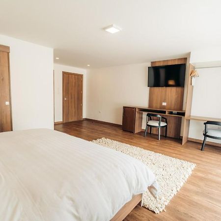 Hotel Miraflores อัมบาโต ภายนอก รูปภาพ